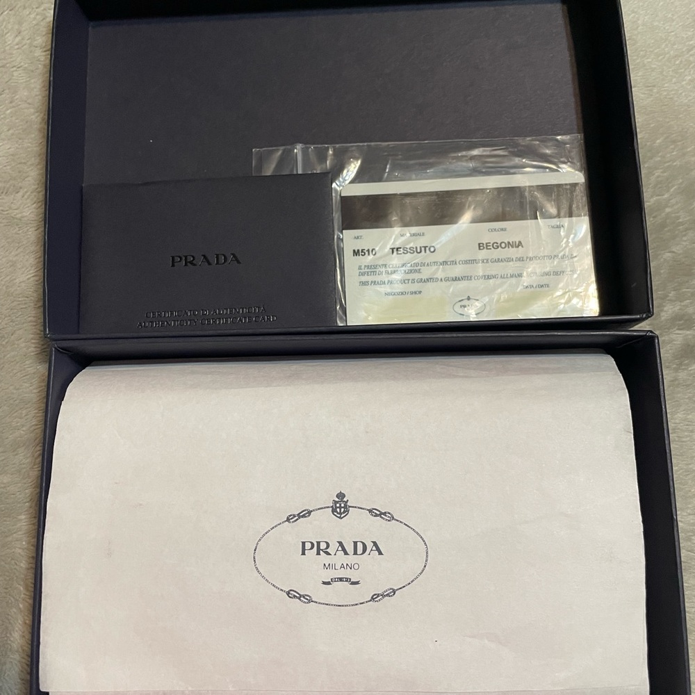 PRADA WALLET - Picture 2 of 5